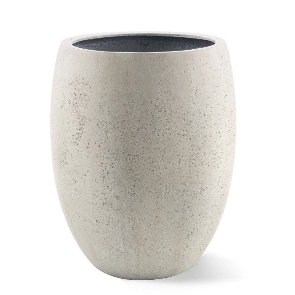 Geniet met de Collezione Grigio van het beste uit twee werelden: de robuuste uitstraling van beton en het lichtgewicht maar sterke en onderhoudsvriendelijke karakter van kunststof.Deze serie bestaat uit een uniek assortiment bloempotten en plantenbakken gemaakt van glasvezelversterkte kunststof (GVK). GVK is een excellent materiaal