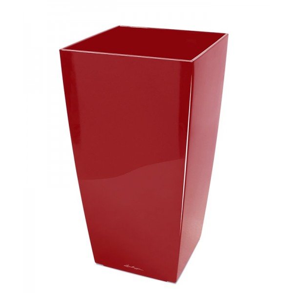 De Lechuza Cubico is een zuilenpot die elegantie en modern met elkaar verenigt en is tevens een van de meest populaire modellen. Als u op zoek bent naar een luxe kunststof plantenbak dan is de Lechuza Cubico absoluut een aanrader! De Lechuza serie is gemaakt uit een hoogwaardige pvc soort met een luxe kleuren finish. Hierdoor is de sierpot makkelijk in het onderhoud