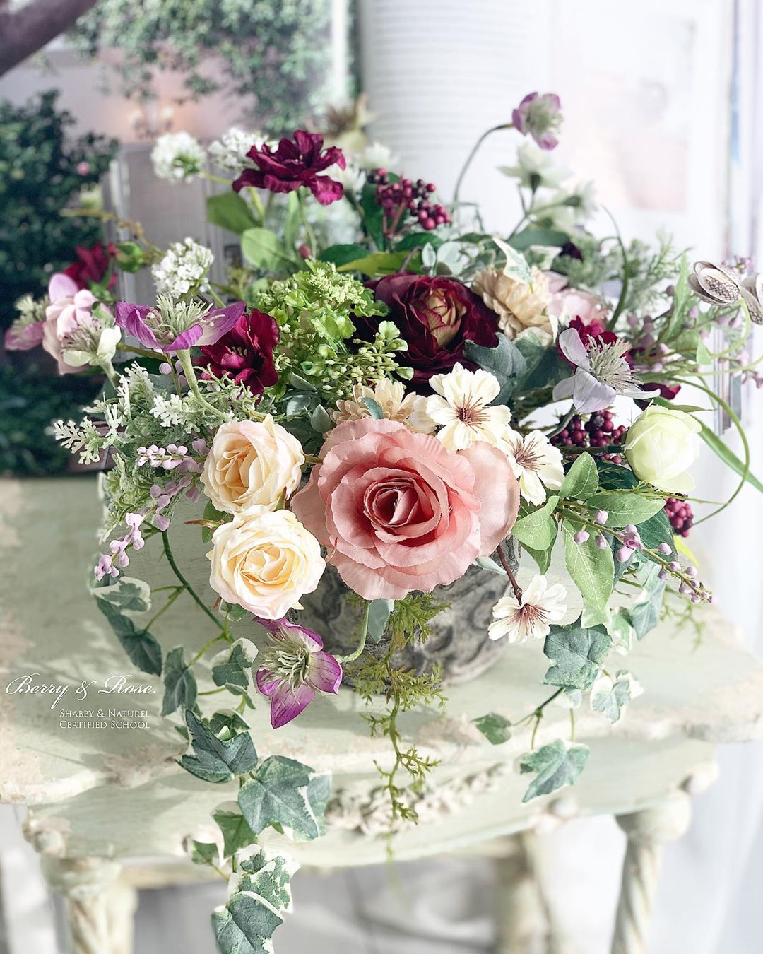 Van kunststof bloemen maak je prachtige boeketten. Maar hoe worden kunstbloemen gemaakt?