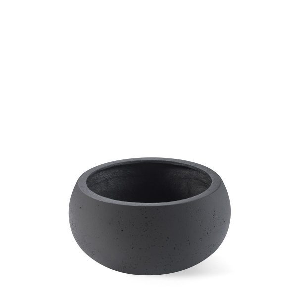 Grigio Bowl Balloon S Anthracite-Concrete 26x13 Geniet met de Collezione Grigio van het beste uit twee werelden: de robuuste uitstraling van beton en het lichtgewicht maar sterke en onderhoudsvriendelijke karakter van kunststof.Deze serie bestaat uit een uniek assortiment bloempotten en plantenbakken gemaakt van glasvezelversterkte kunststof (GVK). GVK is een excellent materiaal