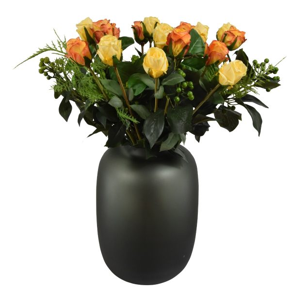 Kunstrozen boeket met bessentak jackfruit en Asparagus - oranje/geel Dit vrolijke hand gebonden kunstboeket is gemaakt van kwalitatieve kunstbloemen. Het boeket bevat o.a 16 mooie Kunstrozen in de kleuren geel en oranje