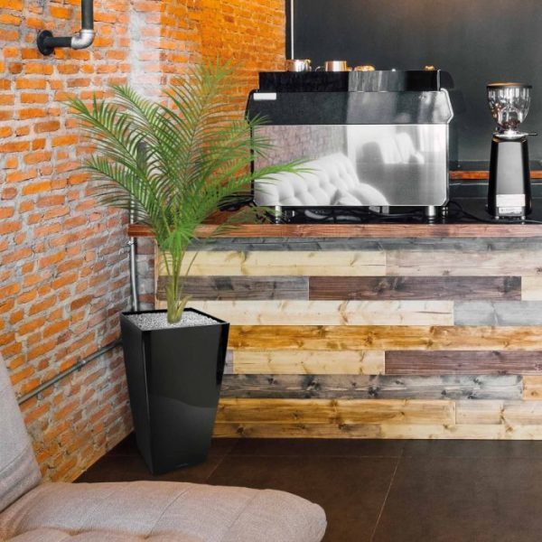 voel maar eens goed en loop er maar omheen. Lijkt toch net echt met die elf afzonderlijke bladeren die als een lieflijk trosje omhoog reiken? Dankzij de hoge kwaliteit volkunstof die hiervoor gebruikt is