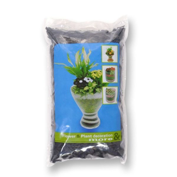 zwart en naturel. De inhoud is 5 liter en geeft genoeg vulling voor de toplaag in uw sierpot.