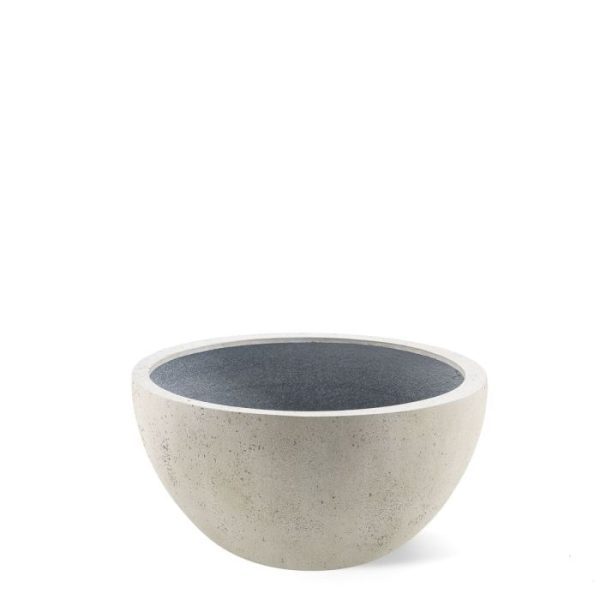Grigio-Bowl-M-White-Concrete-45x22-3 kleuren en maten. Er zit dus altijd een passende bloempot of plantenbak voor uw tuin bij. Ook als u op zoek bent naar een groot formaat is deze serie zeer geschikt. Doordat het materiaal bijzonder sterk en duurzaam is