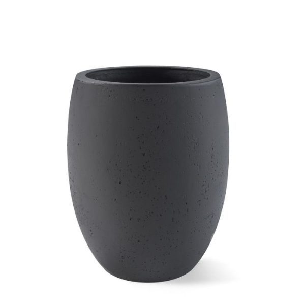 kleuren en maten. Er zit dus altijd een passende bloempot of plantenbak voor uw tuin bij. Ook als u op zoek bent naar een groot formaat is deze serie zeer geschikt. Doordat het materiaal bijzonder sterk en duurzaam is