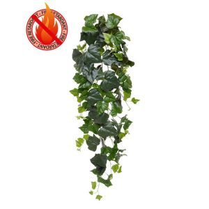 Deze lange grootbladerige hedera hangplant is niet van echt te onderscheiden. Door zijn diversiteit aan bladeren in verschillende afmetingen en kleurtonen ziet de kunsthedera er wel heel natuurlijk uit! De hedera is bevestigd op een steker waardoor deze makkelijk te plaatsen is op bijvoorbeeld kasten en wanden. De hoofdnerf bestaat uit ijzerdraad waardoor deze makkelijk buigbaar is. Veel aandacht is besteed aan het detail en de bladnerf. Bovendien zijn de materialen van dit product brandvertragend
