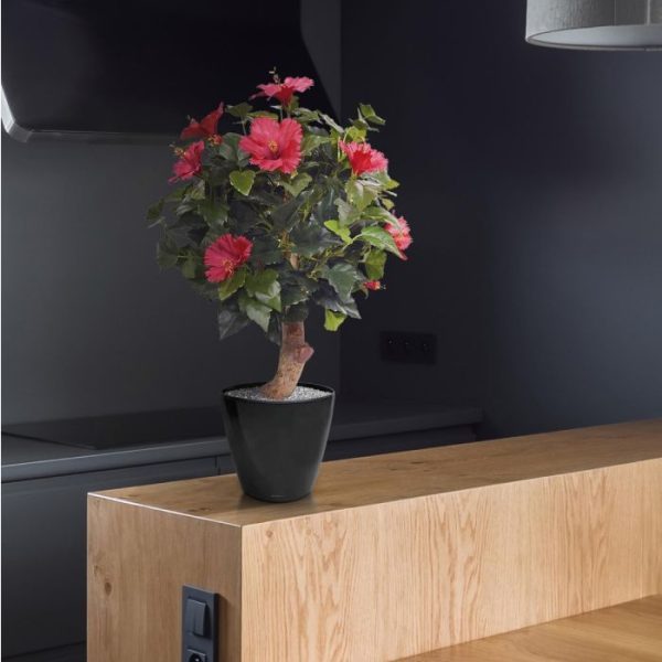 Hibiscus-kunstplant-65-cm-op-voet-rood-4 van kleine knoppen tot volgroeide open Hibiscus bloemen.
