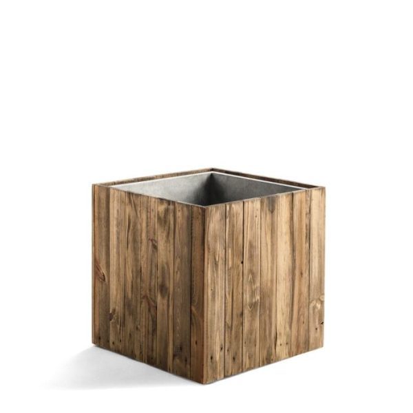 Luxe plantenbakken stabiel en stevig. Daarnaast is hout een materiaalsoort dat zeer milieuvriendelijk is. Er zijn geen grote hoeveelheden energie nodig om hout te produceren en te verwerken. Bovendien maken wij uitsluitend gebruik van gerecycled hout. Er hoeven daarom geen nieuwe bomen gekapt te worden voor onze producten. Puur natuur! Hoe ontspannen wilt u genieten? KENMERKEN: • Gerecycled hout • Uitgerust met waterdichte inzetbakken • Warme