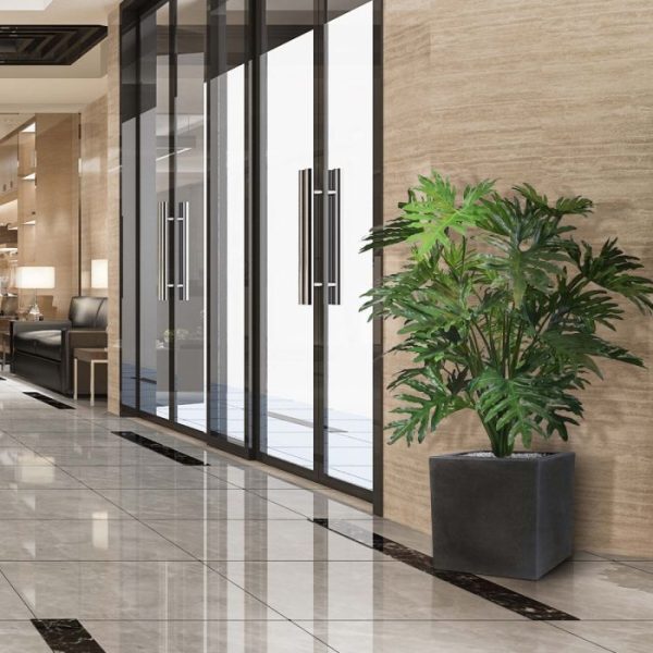 Philo-Selloum-XL-kunstplant-125-cm-5 waarmee u deze direct in een bijpassende sierpot kan plaatsen.