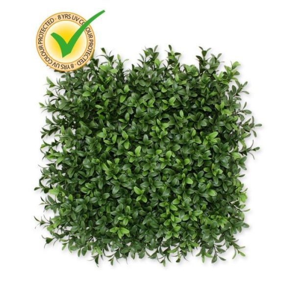 terras of hotelbalkon. Het raamwerk waarop de kunstblaadjes gestoken zijn meet 25 x 25 cm. Doordat de Buxus blaadjes nog iets uitsteken is het effectieve formaat ongeveer 30 x 30 cm. Vraag gerust naar de diverse mogelijkheden en toepassingen. Omdat de UV-protector enkel in de grondstof van de kunststof delen is verwerkt