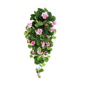 Deze prachtige roze hanggeranium kunstplant ziet er bijzonder natuurgetrouw uit. De vele roze bloemetjes zijn een lust voor het oog. Door zijn diversiteit aan verschillende kleurtonen ziet de Hanggeranium er heel natuurlijk uit en is bijzonder decoratief. Deze hanggeraniums zijn geschikt voor binnengebruik.  De lengte van de zijden hanggeranium is ongeveer 80cm