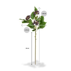 De Japanse Hulsttak is van oorsprong een Oosterse plant en vinden we tegenwoordig ook steeds vaker als decoratie in boeketten. Onze kunst Hulst tak is zeer gedetailleerd nagemaakt met 3 trossen