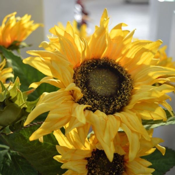 is deze zonnebloem niet van een echte te onderscheiden. De steel heeft 1 grote kunstzijden bloem van ongeveer 12 cm